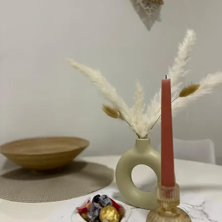 Dedic With Garden شقة