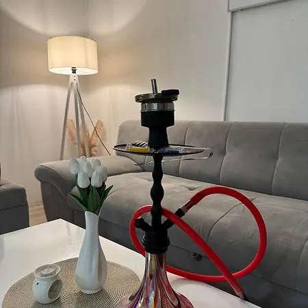 Апартаменты Dedic With Garden *