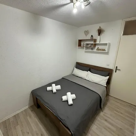 شقة Dedic With Garden *