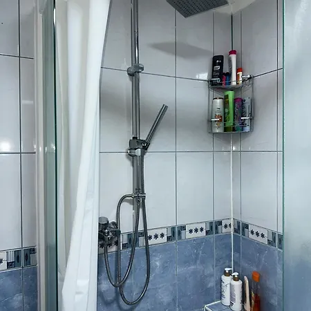 Dedic With Garden شقة *